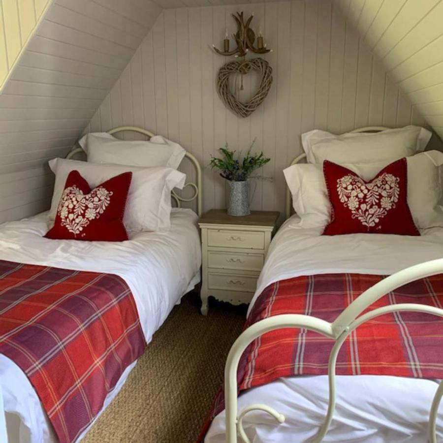 Glencroft A Fairytale Highland Cottage อาเบอร์เฟลดี ภายนอก รูปภาพ