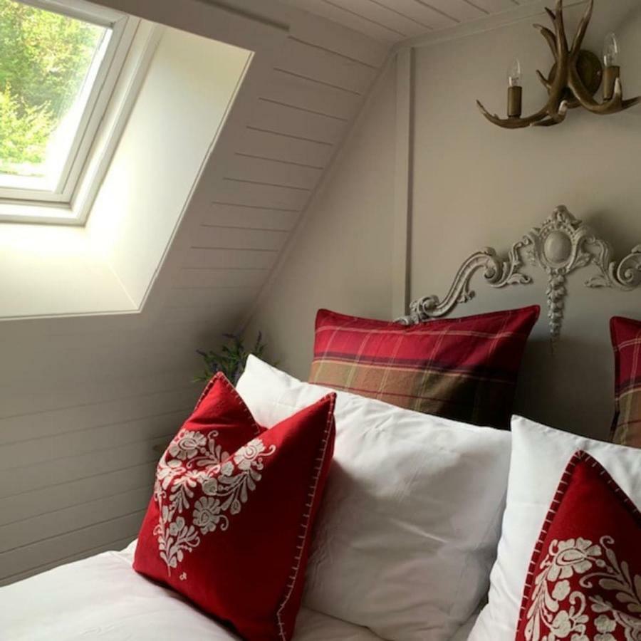Glencroft A Fairytale Highland Cottage อาเบอร์เฟลดี ภายนอก รูปภาพ