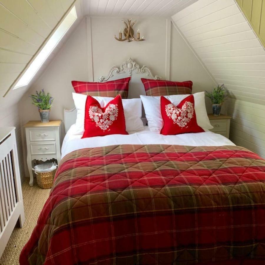 Glencroft A Fairytale Highland Cottage อาเบอร์เฟลดี ภายนอก รูปภาพ